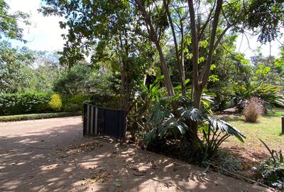 5 Bed House with En Suite in Runda