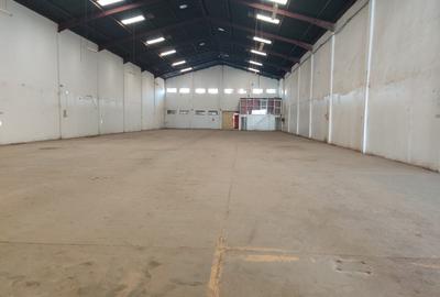 18,000 ft² Warehouse with Parking in Mombasa Road