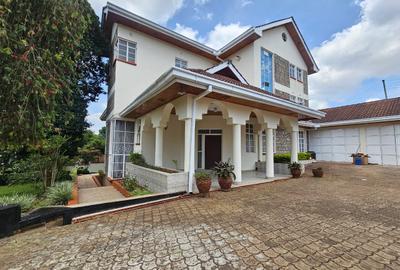 6 Bed House with En Suite in Runda