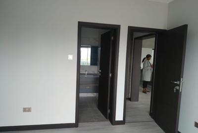 Serviced 3 Bed Apartment with En Suite in Riverside