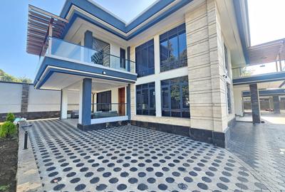5 Bed House with En Suite in Runda