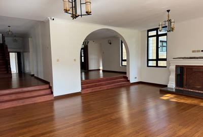 7 Bed Townhouse with En Suite in Runda - 2