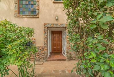 3 Bed House with En Suite in Runda - 2