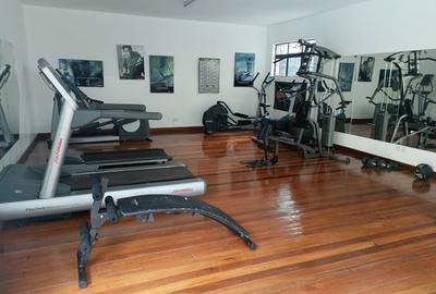 Serviced 3 Bed Apartment with Swimming Pool in Kilimani - 4