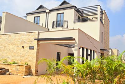 4 Bed House with En Suite at Palm Valley