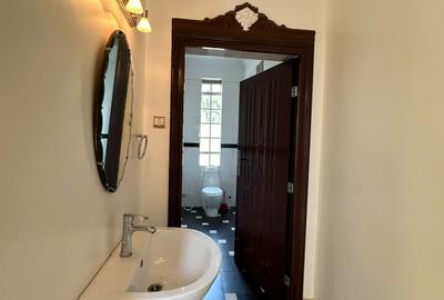 5 Bed Townhouse with En Suite in Nyari