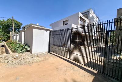 5 Bed Townhouse with En Suite in Lavington - 3
