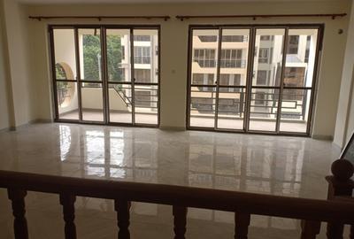 3 Bed Apartment with En Suite at As2012