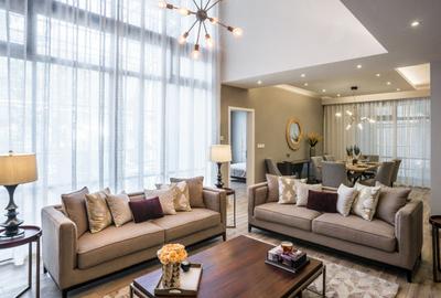 5 Bed Townhouse with En Suite in Lavington - 2