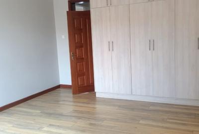 3 Bed Apartment with En Suite in Riverside - 2