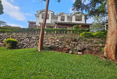 4 Bed House with En Suite in Nyari