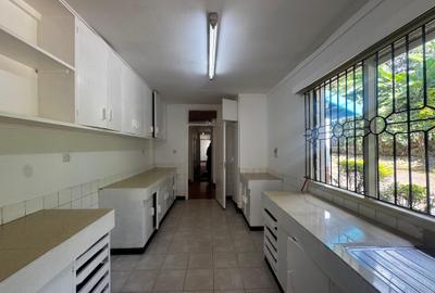 4 Bed House with En Suite in Loresho