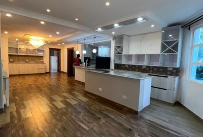 6 Bed House with En Suite in Runda - 4
