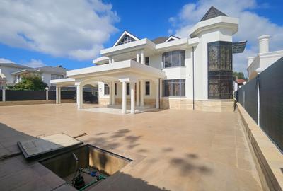 5 Bed House with En Suite in Runda