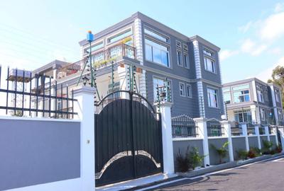 5 Bed Townhouse with En Suite at Olkeri