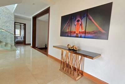 5 Bed House with En Suite in Runda