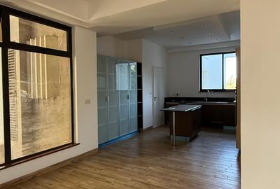 4 Bed Apartment with En Suite in Riverside - 3