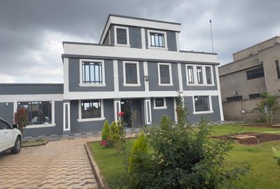 5 Bed House with En Suite at Croton Ridge - 2