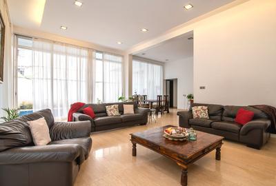 6 Bed House with En Suite at Old Runda - 2