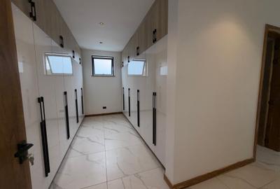 5 Bed Apartment with En Suite in Spring Valley - 3