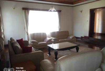 4 Bed House with En Suite in Runda - 2