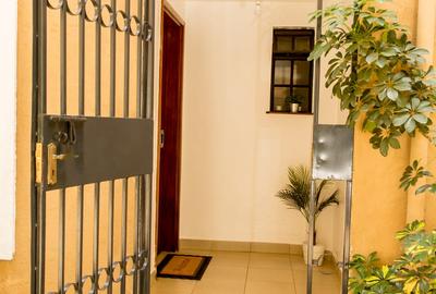 Furnished 2 Bed Apartment with En Suite in Riverside - 3
