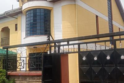 5 Bed House in Banana