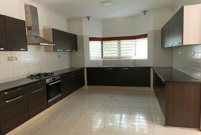 5 Bed Townhouse with En Suite in Runda