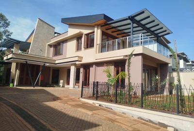 5 Bed House with En Suite in Runda