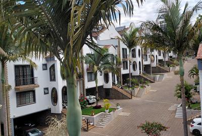 5 Bed Townhouse with En Suite in Westlands Area