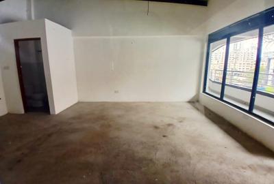 354 ft² Shop with Parking in Parklands - 3