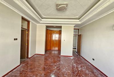 5 Bed House with En Suite in Runda