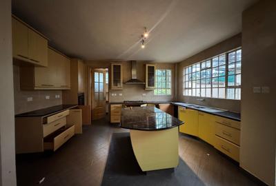 4 Bed Townhouse with En Suite in Karen - 4