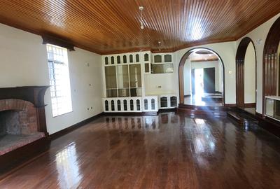 5 Bed Villa with En Suite in Runda - 4