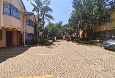 5 Bed Townhouse with En Suite in Lavington - 4