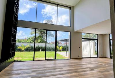 5 Bed Villa with En Suite in Runda - 2