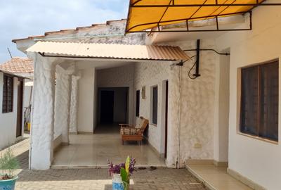 8 Bed Villa with En Suite at Gasaro