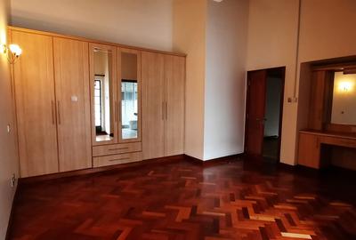 5 Bed Townhouse with En Suite in Lavington