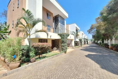 5 Bed Townhouse with En Suite at Lavington Green. - 2