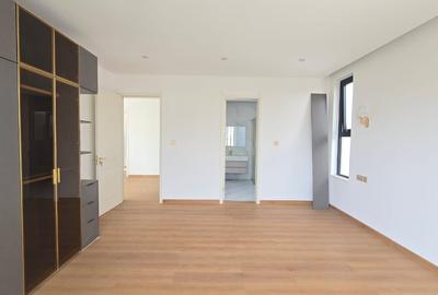 5 Bed House with En Suite in Lavington