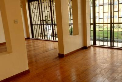 5 Bed Townhouse with En Suite at Lavington - 4