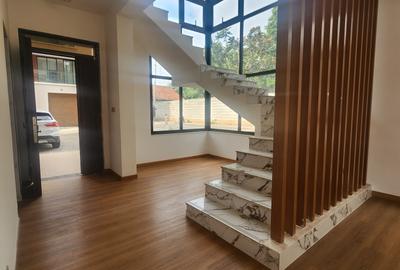 5 Bed Townhouse with En Suite in Lavington - 3