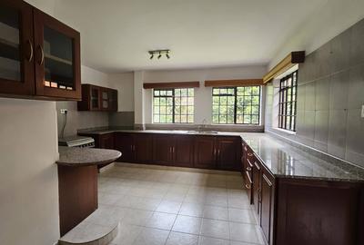 5 Bed House with En Suite in Runda - 4