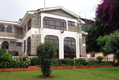 6 Bed House with En Suite in Spring Valley - 3