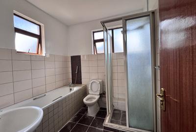 Serviced 3 Bed Apartment with En Suite in Kilimani - 4