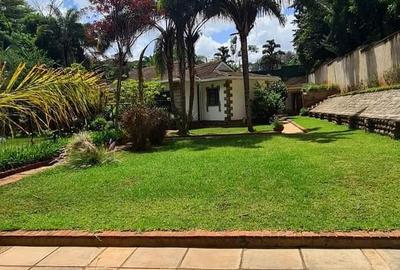 5 Bed House with En Suite at Lavington