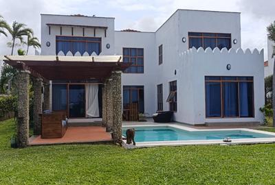 4 Bed Villa with En Suite at Sultan