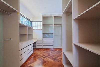 6 Bed Villa with En Suite at Loresho - 3