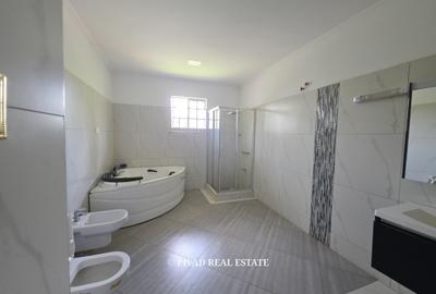 5 Bed House with Garden in Runda - 2