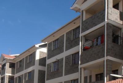 3 Bed Apartment with En Suite at Honey Suckle Apartments - 2